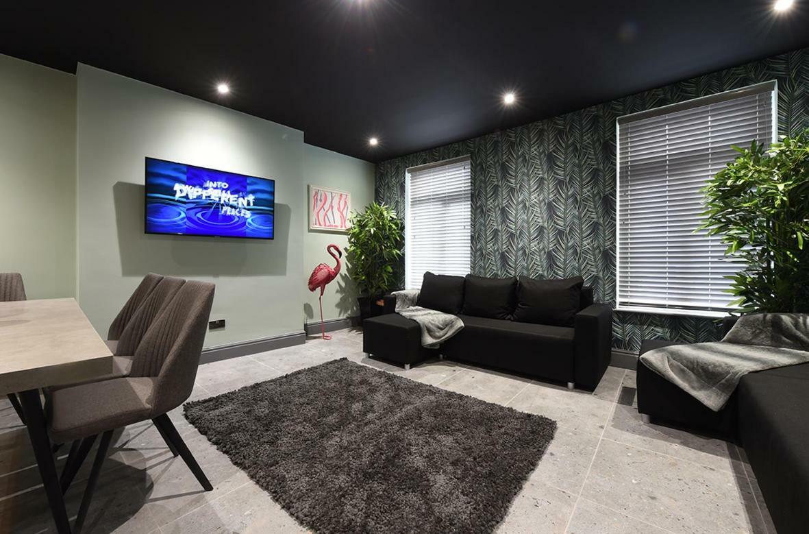 La Jungle Du Swan Apartment Манчестър Екстериор снимка