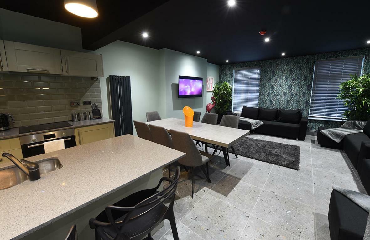 La Jungle Du Swan Apartment Манчестър Екстериор снимка