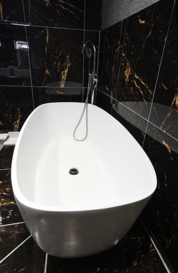 La Jungle Du Swan Apartment Манчестър Екстериор снимка