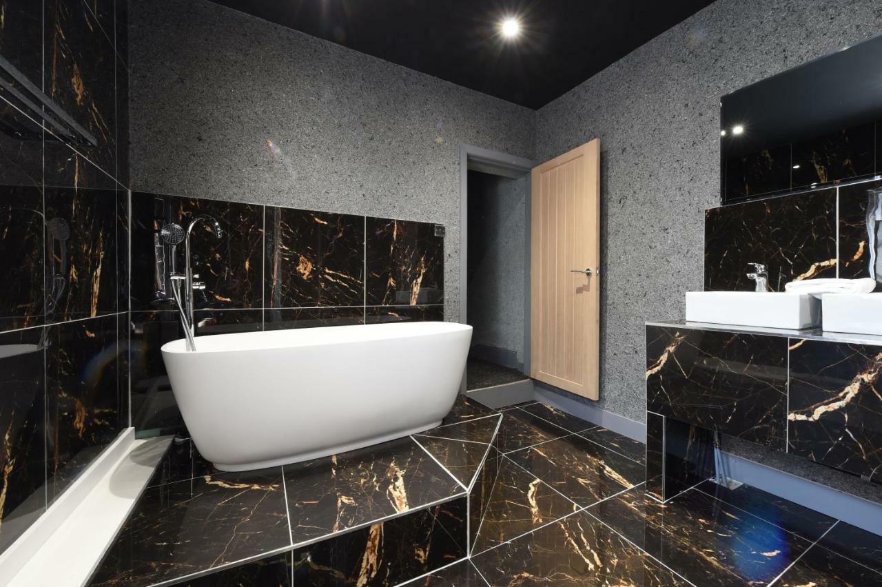 La Jungle Du Swan Apartment Манчестър Екстериор снимка